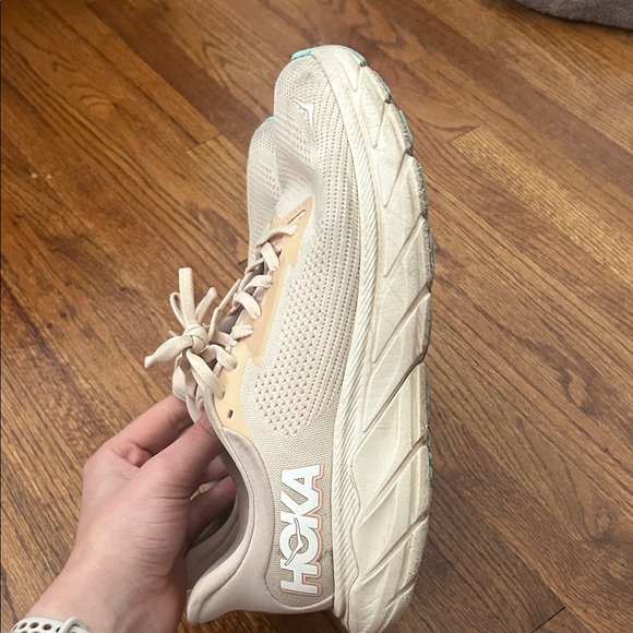 Hoka Women's Arahi 7 Pink/Cream Running Shoes with Light Blue Toe Accent - Picture 2 of 6